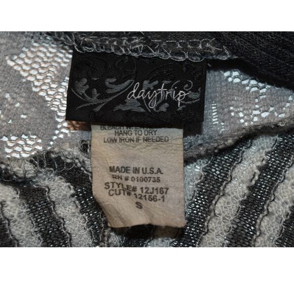 VINTAGE Daytrip Lace-Back Cardigan Women's Small Floral Boho Artsy Top USA Made - Picture 7 of 9